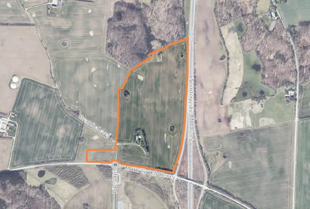 Lokalplanområdets afgrænsning er markeret med orange streg.